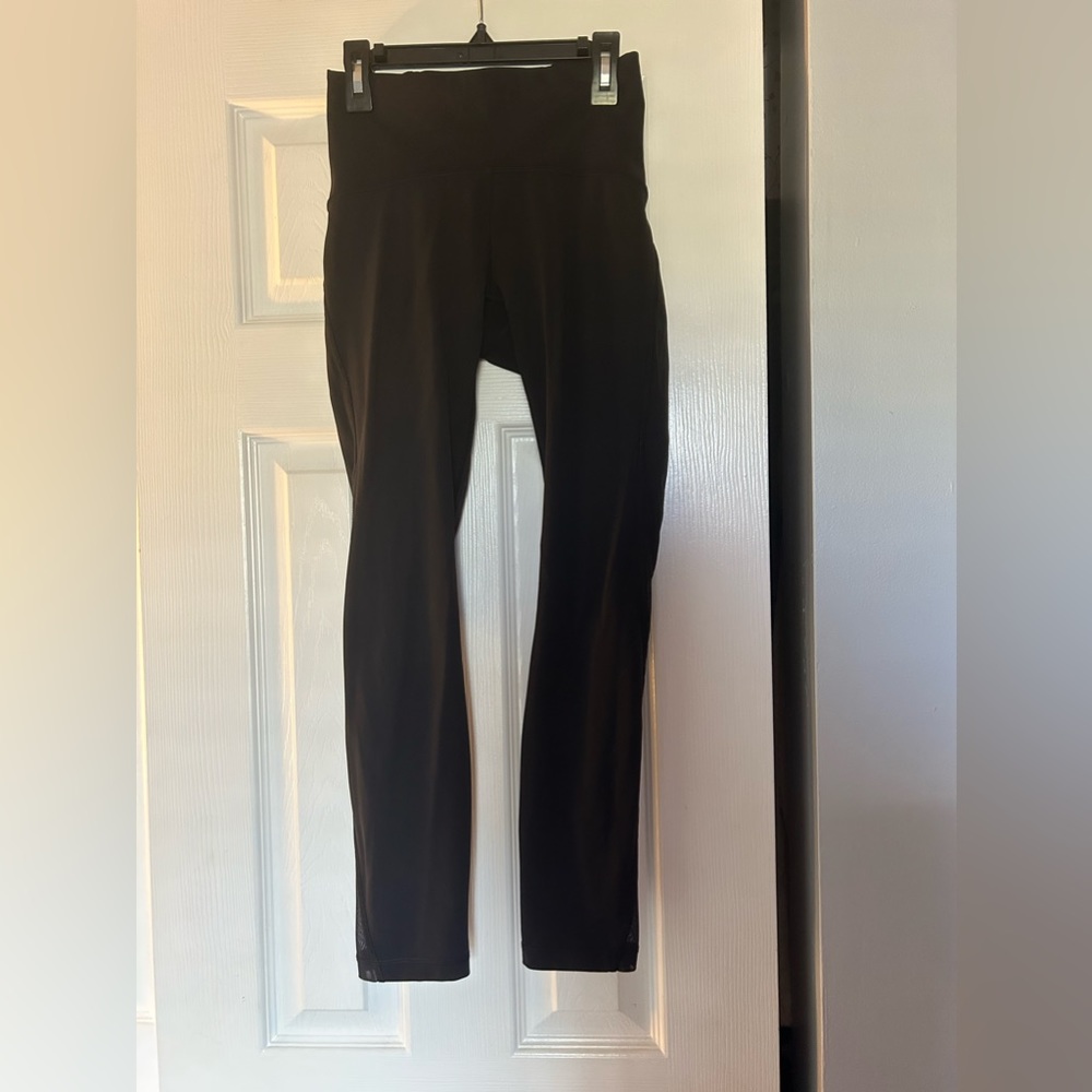 Lululemon leggings 7/8 length with mesh side